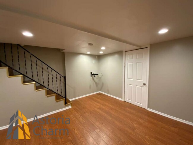 Building Photo - 3 Bed with Finished Basement, Skylight Bath, and Private Yard