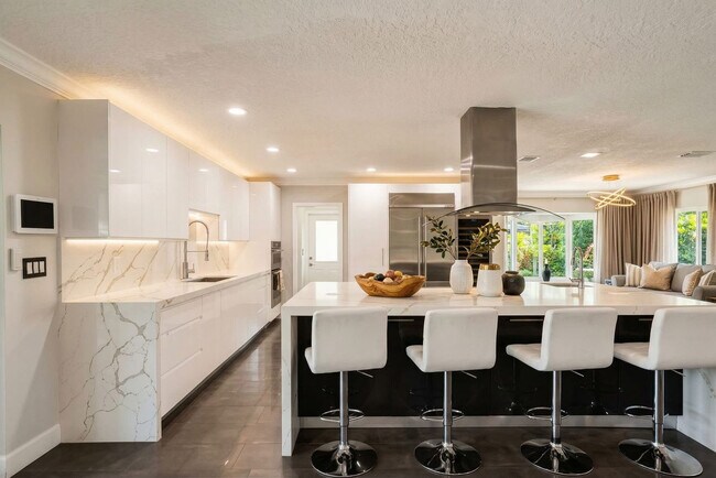 Building Photo - 5841 Bayview Dr