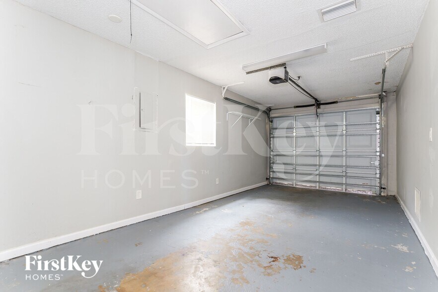 Building Photo - 6129 Moonbeam Dr