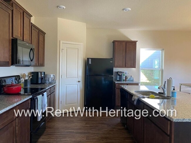 Building Photo - Gorgeous 3bd/ 2.5 bath Home in Popular Ann...