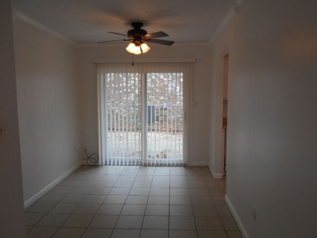 Building Photo - 2 bedroom townhome located one mile to the...