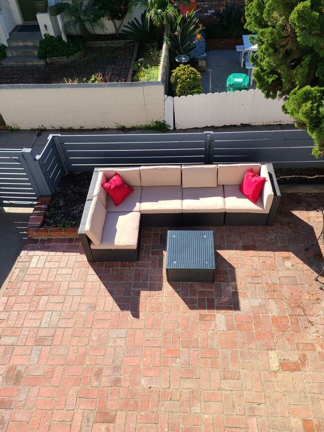 Building Photo - Fully furnished 1 bed 1 bath in Mission Beach.