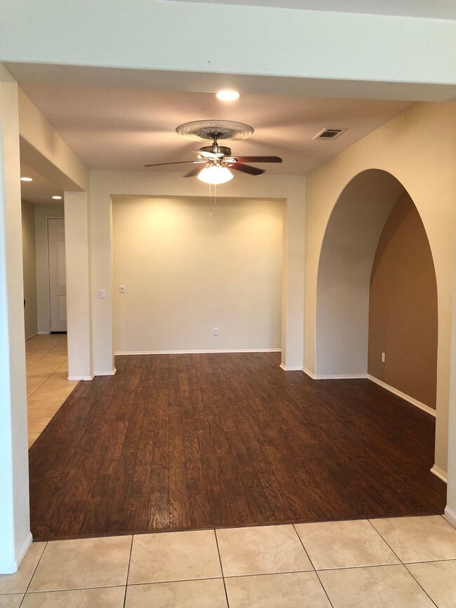 Building Photo - Big, Beautiful 3Bedroom 2Bathroom Home In ...