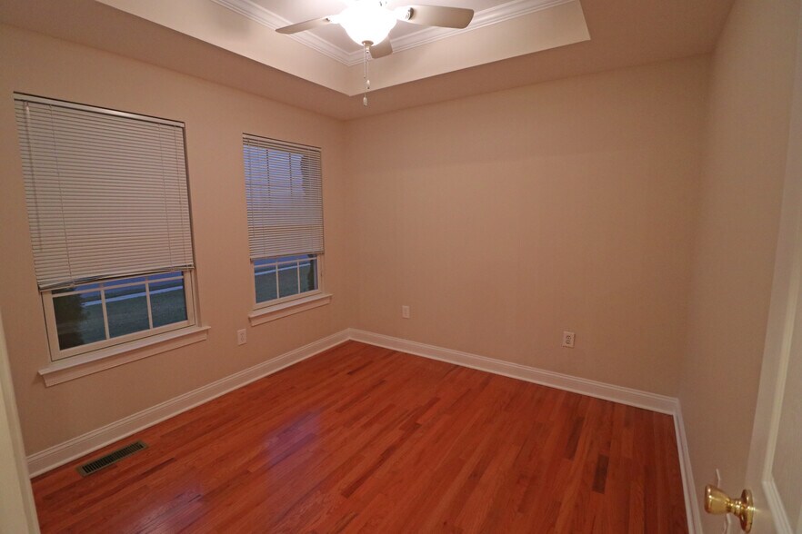 Building Photo - 1810 Merlot Dr