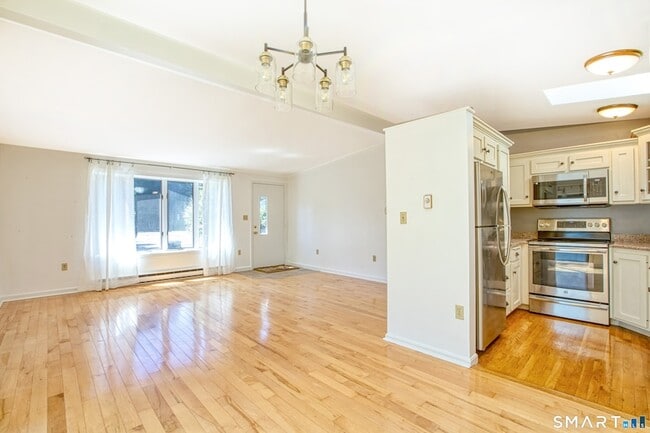 Building Photo - 25 Oakview Cir