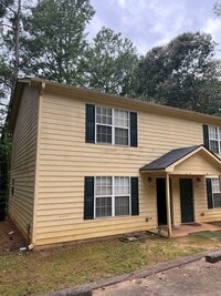 Building Photo - 2 bedroom/ 1.5 bath Unit