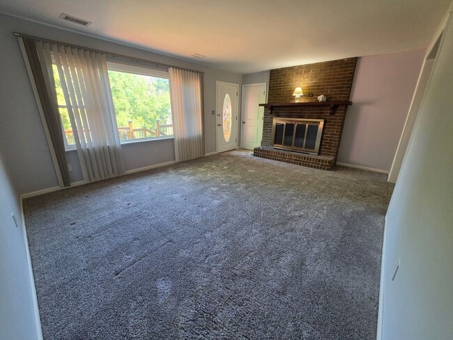 Building Photo - Welcome to life in sought-after Chesapeake Isles!