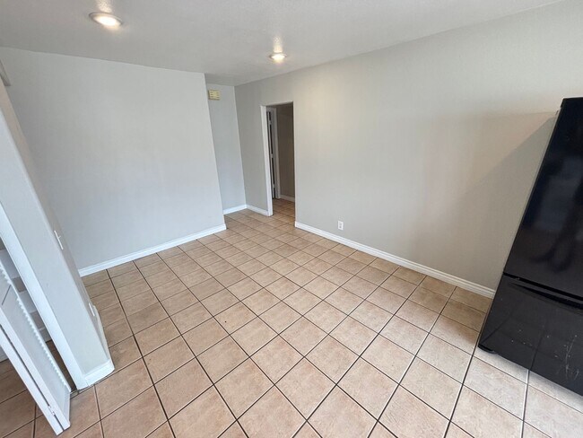 Building Photo - Beautiful 3Bed/2Bath Home located in South...