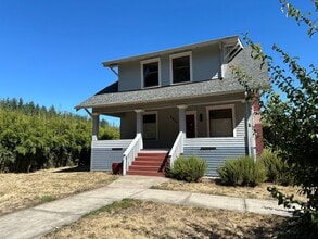 Building Photo - 4 Bedroom Home Just Outside Of Albany With...
