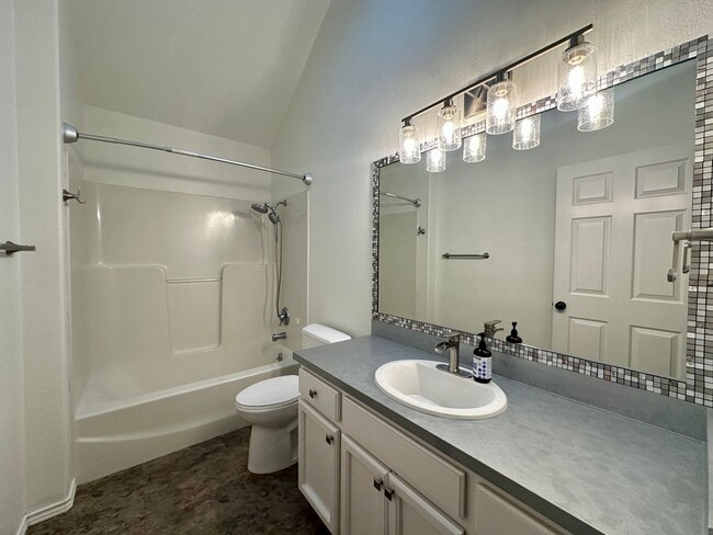 Building Photo - Large Three Bedroom Home in the Cinnamonwood Estates