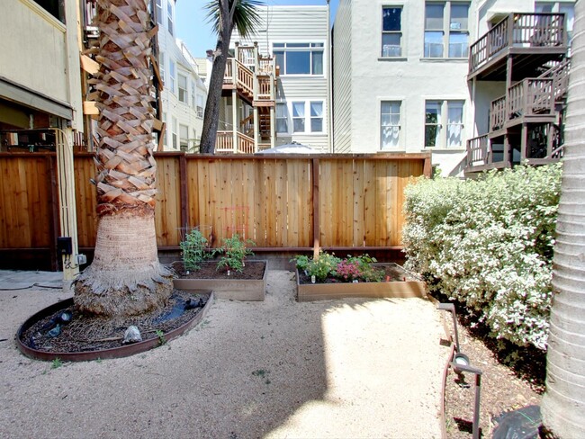 Building Photo - Beautiful 3 Bedroom in Duboce Triangle!!