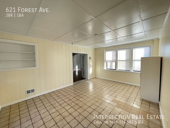 Building Photo - 621 Forest Ave