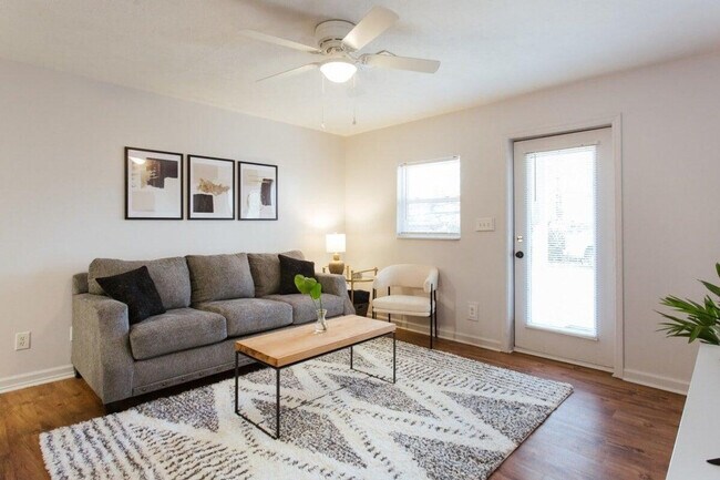 Building Photo - 672 Barber St