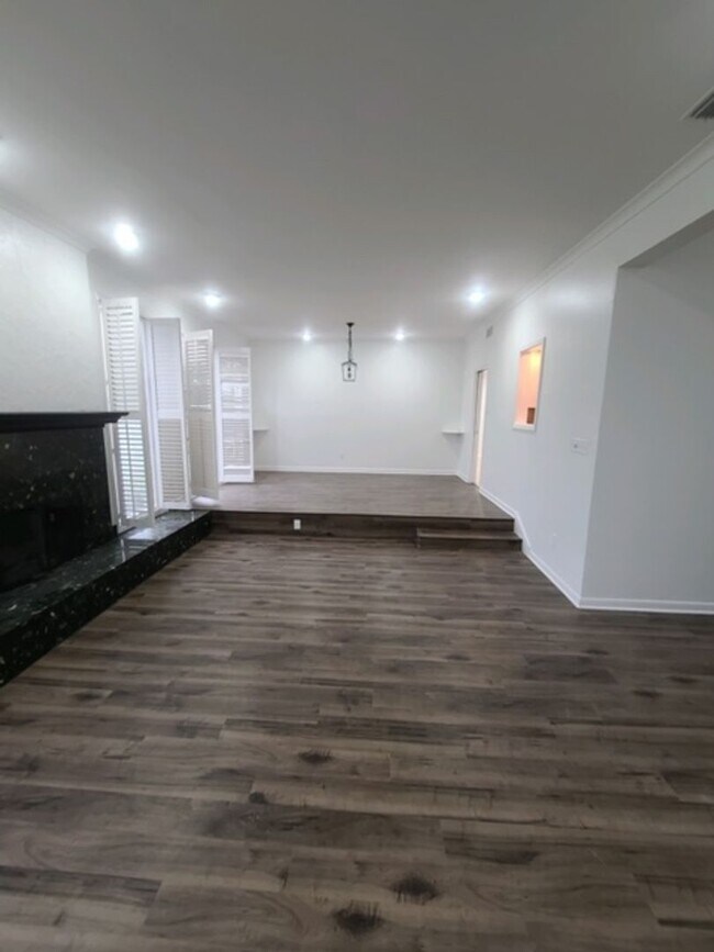 Building Photo - 3/2.5/2 with 2 Living Areas on Crossing Creeks Country Club