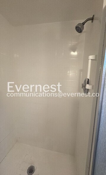 Building Photo - 7701 W 95th Terrace