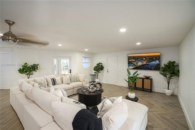 Building Photo - 474 Peninsula Dr