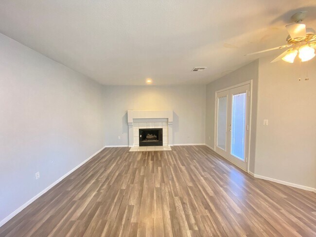 Building Photo - FANTASTIC SINGLE-FAMILY HOUSE WITH 4 BEDROOMS