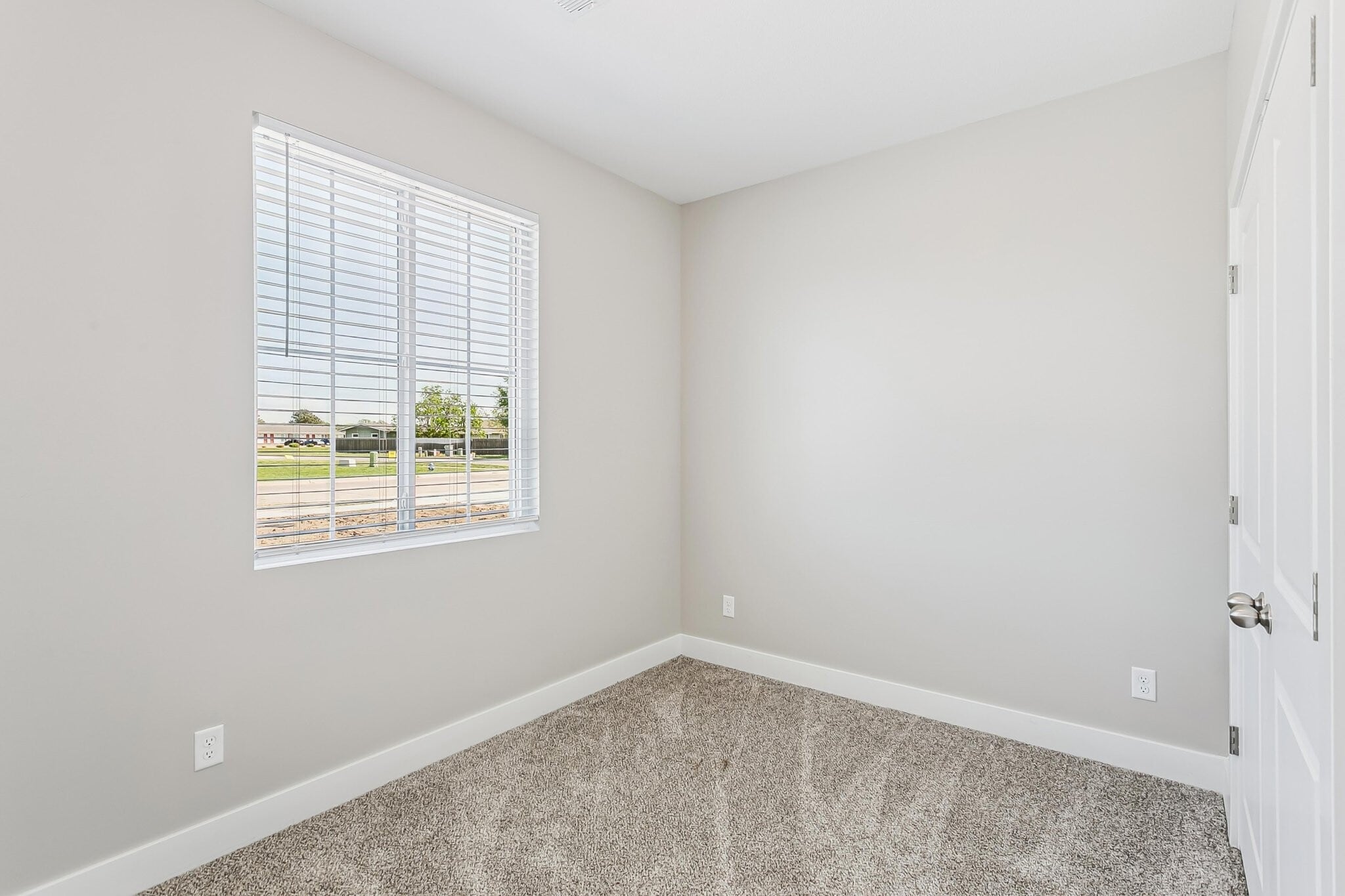 Building Photo - 105 Meadowbrook Dr