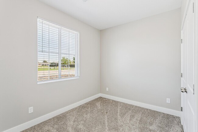 Building Photo - 109 Meadowbrook Dr