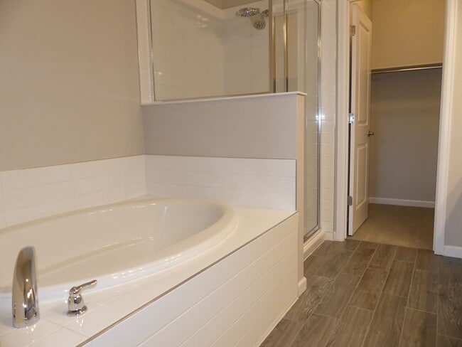 Building Photo - 3 Bedrooms! Close to the Mountains! 2 Car ...