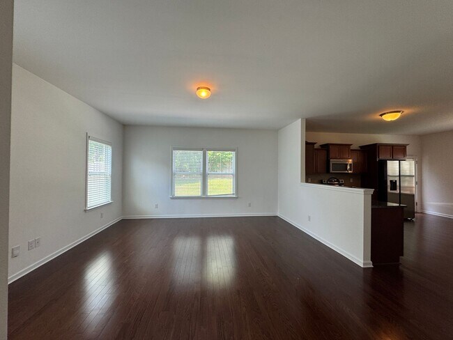 Building Photo - **Move-In Special of $500 off the first full months rent**