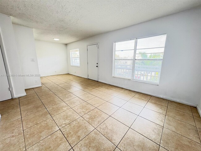 Building Photo - 1333 S Dixie Hwy