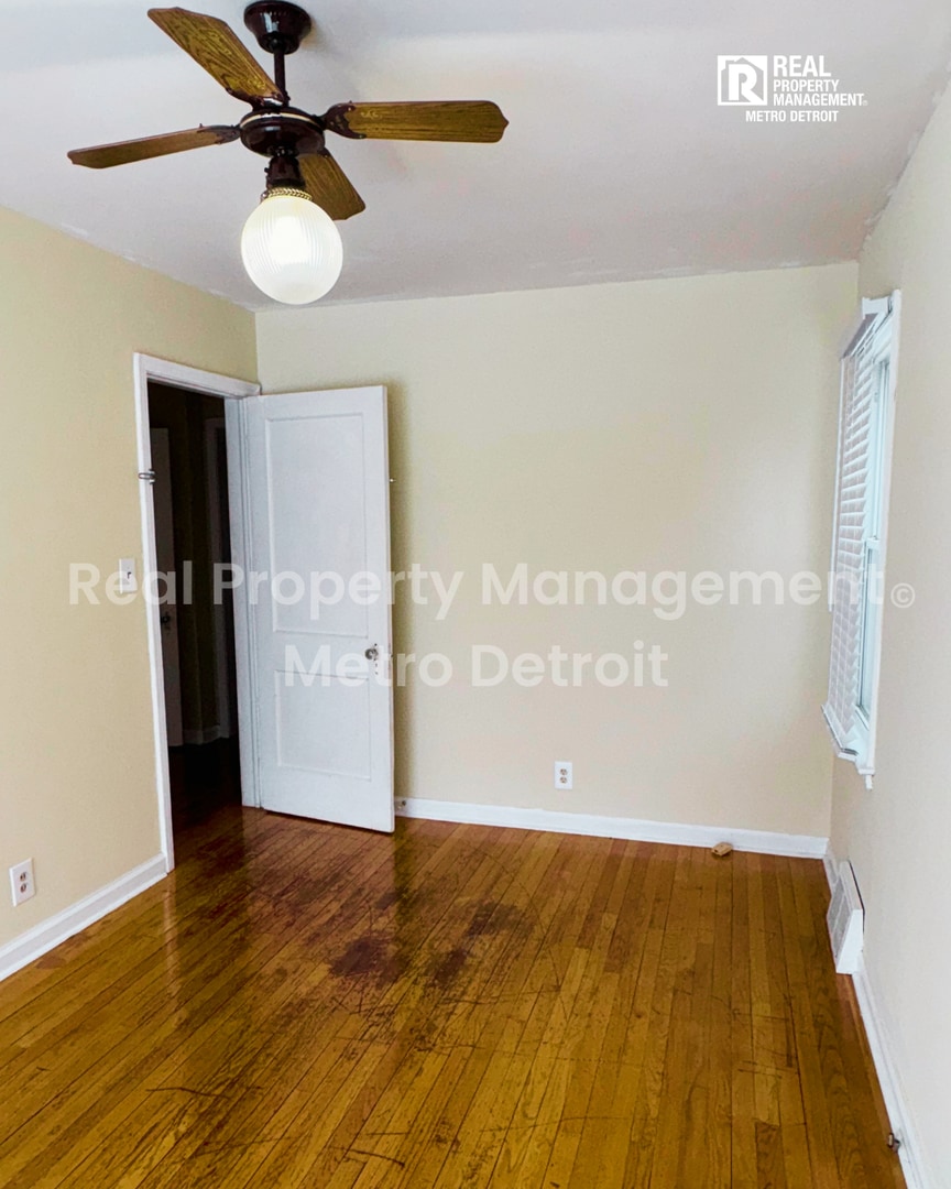 Building Photo - 823 E Second St