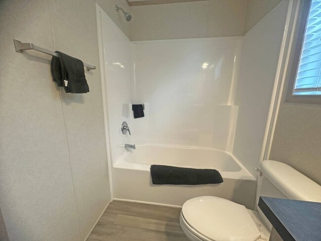 Building Photo - 14876 Washington Rd