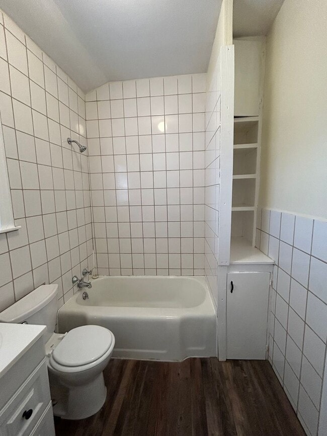 Building Photo - 3 bed/1 bath Duplex