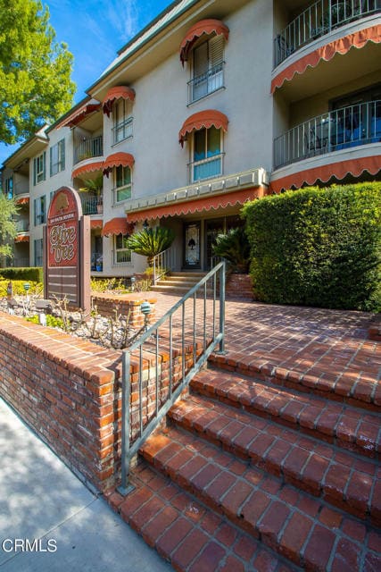 Building Photo - 330 S Mentor Ave