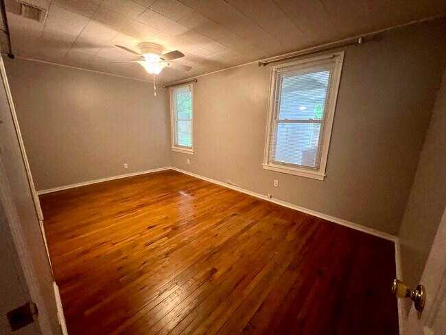 Building Photo - 171 Crenshaw St