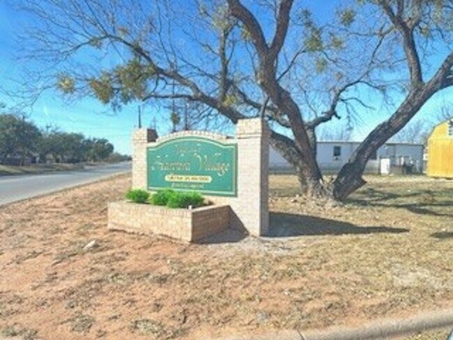 Building Photo - 3/2 single wide; all appliances provided