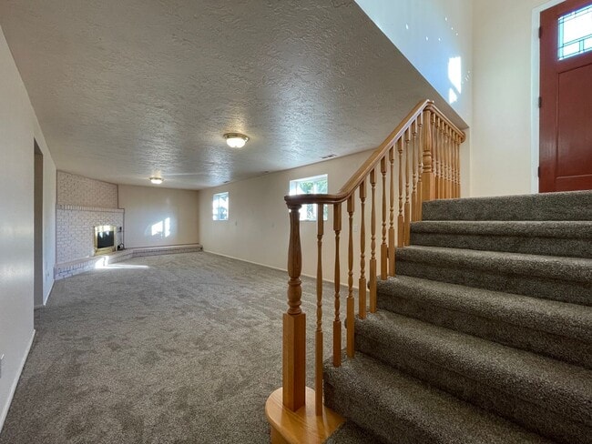 Building Photo - Spacious House on the Northeast Bench in Orem