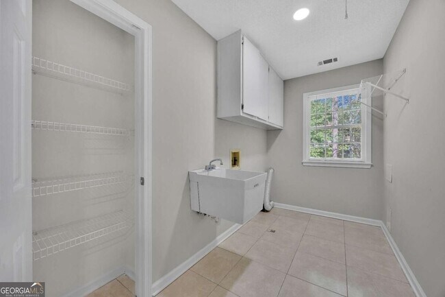 Building Photo - 2781 Jen Chris Dr