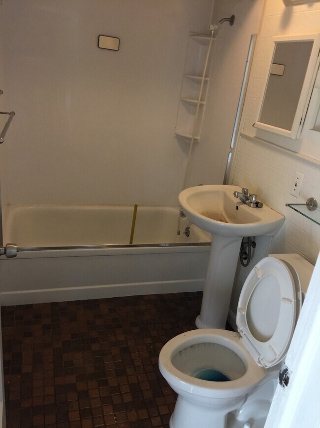 Building Photo - 3 bedroom 2 bath bungalow with finished basement