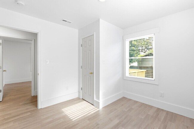 Building Photo - Updated 3-Bedroom Home with Modern Comforts Near Downtown Wilmington