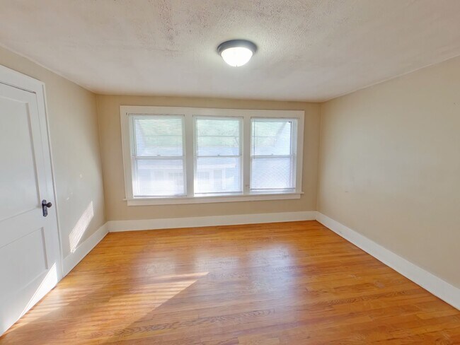 Building Photo - 207 S Erie Ave