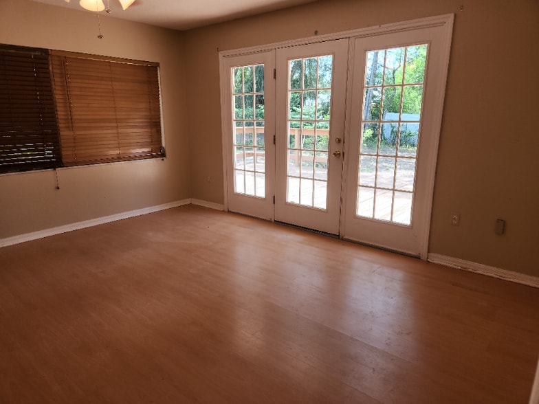 Building Photo - 2456 Broadvue Ave