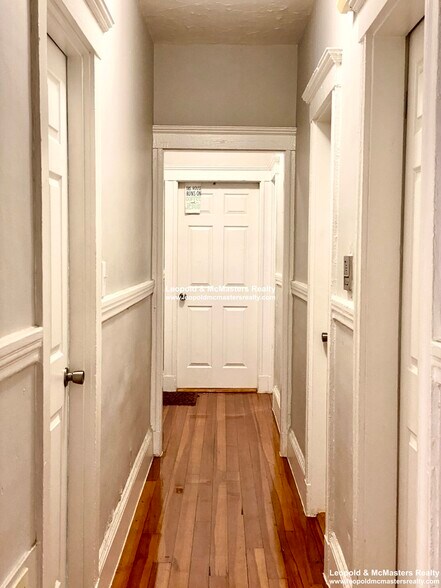 Building Photo - 19 Roseclair St