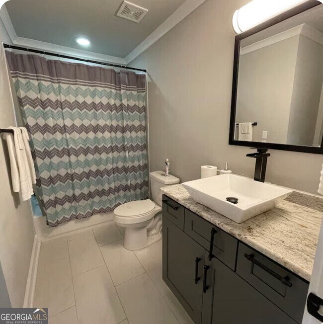 Building Photo - 2668 Memorial Dr SE