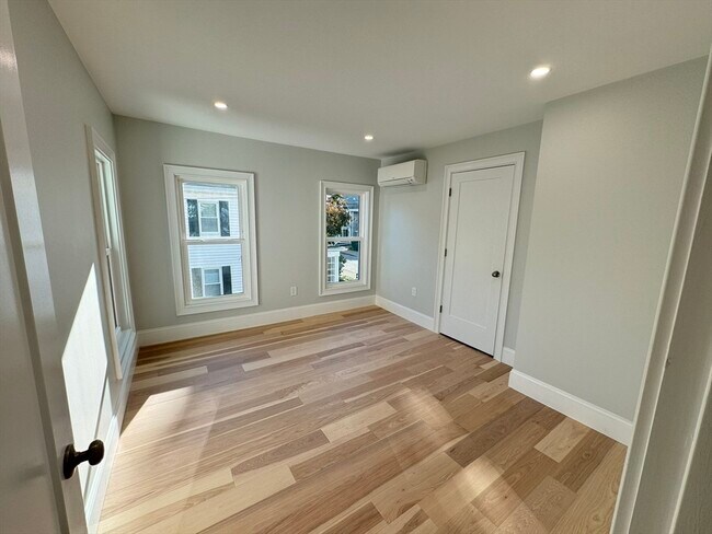 Building Photo - 17 Fremont St