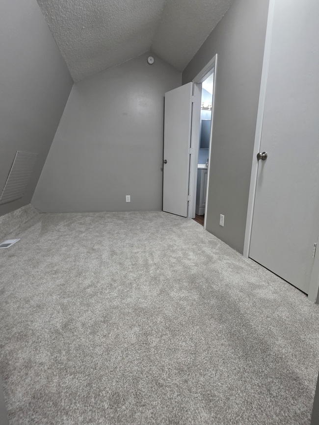Building Photo - 3320