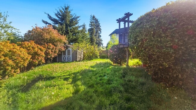 Building Photo - Cul-de-Sac Home Near Alderwood with Private Backyard