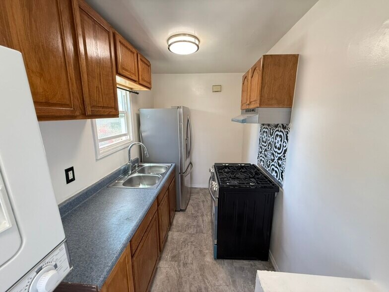 Building Photo - 1327 N Orange Dr