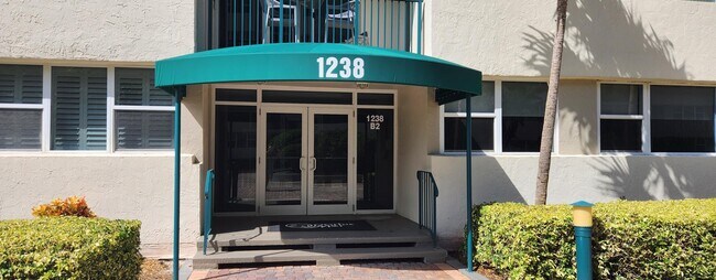 Building Photo - 1238 Hillsboro Mile