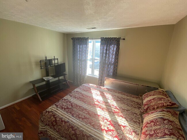 Building Photo - 10115 Summershade Ln