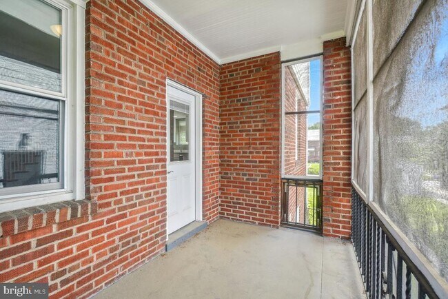 Building Photo - 2615 Otis St NE