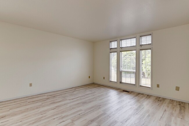 Building Photo - Charming & Updated 3-Bedroom Home