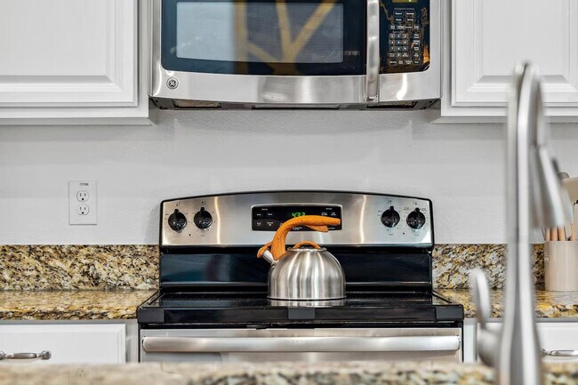 Building Photo - 8964 Bismarck Palm Rd