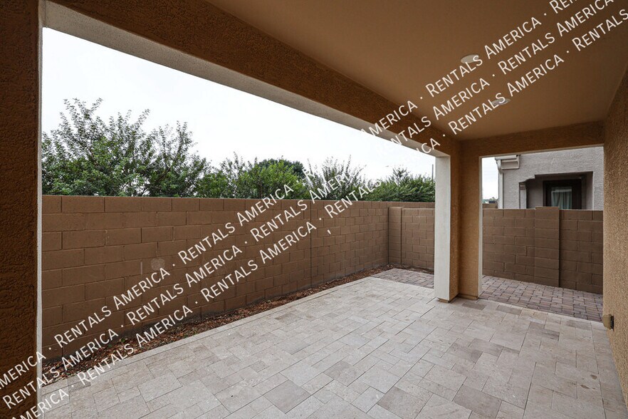 Building Photo - 1103 E Newland Dr